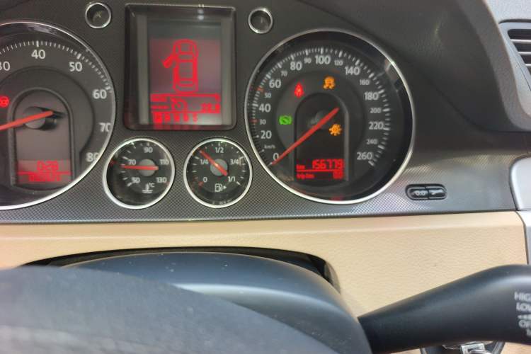 Used Volkswagen Magotan 2007 1.8 TSI Automatic Comfort Model Odometer Close Up