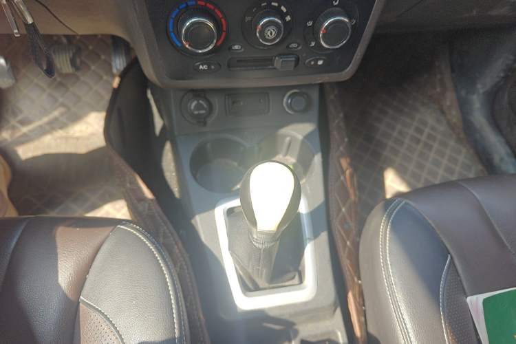 Used Dongfeng Fengon 330 2018 1.5L 330S Comfort Edition China V Standard DK15