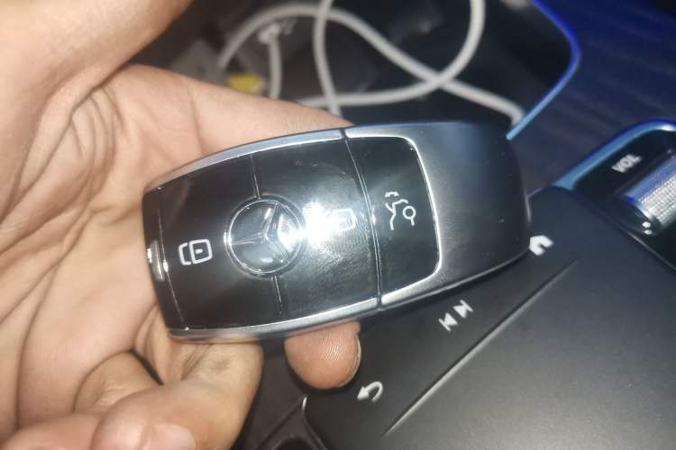 Used Mercedes-Benz E-Class New Energy 2022 Restyled E 350 e L Plug-in Hybrid Sports Sedan Vehicle Key