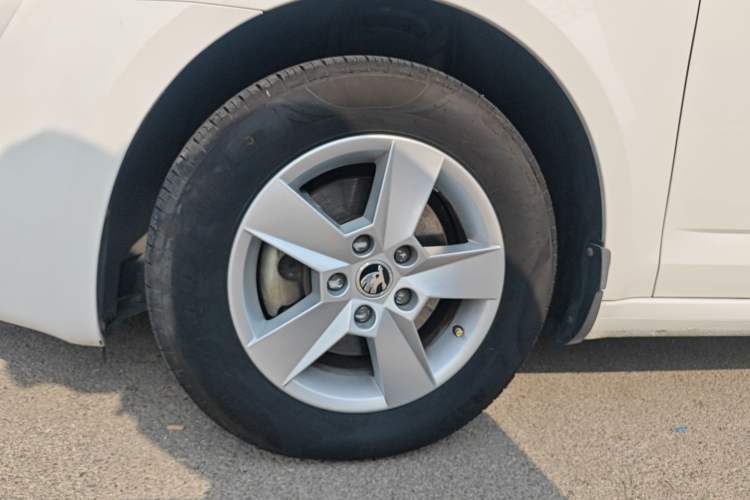 Used Skoda Octavia 2017 Classic Model 1.6L Manual Standard Edition
