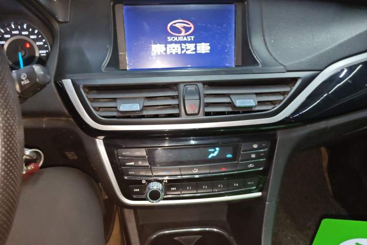 Used Soueast V5 Lingzhi 2015 Plus 1.5L Manual Smart Edition Audio And AC Panel
