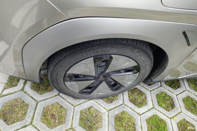 Used AION Y 2024 Plus 510 Intelligent Driving Version Left Front Wheel Hub