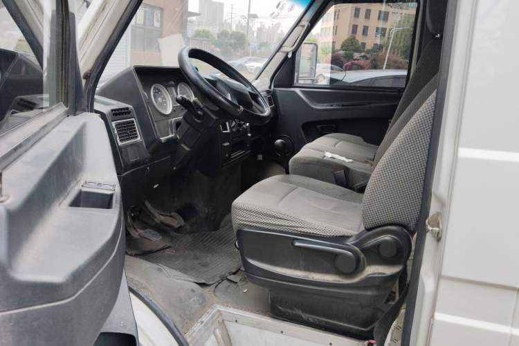 Used Iveco Daily 2021 2.5T A35 M1 Passenger Van 5-9 Seater Short Wheelbase Mid-Roof Design Dual Tires Manual Doors Left Front Seat