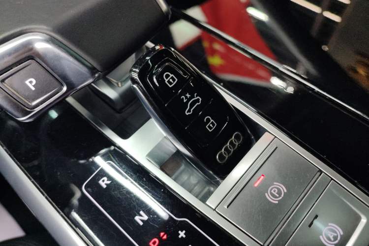 Used Audi Q7 2021 55 TFSI quattro S line Sport model
