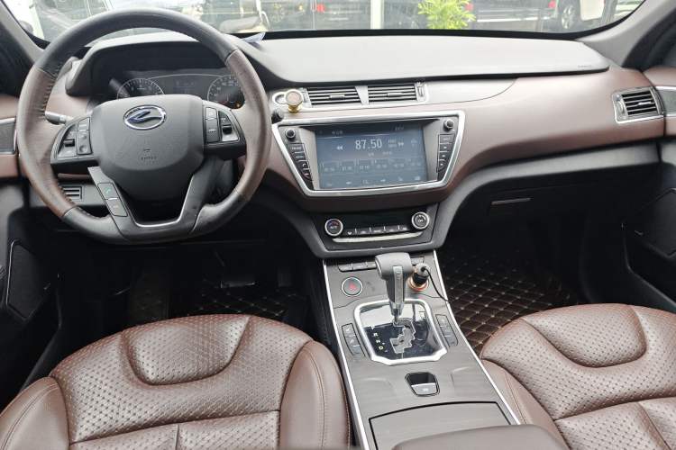 Used Land X7 2016 2.0T Panoramic Prestige Edition Center Console