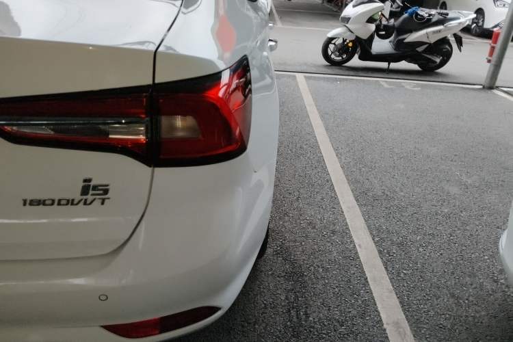 Used Roewe i5 2020 1.5L Automatic 4G Connect Luxury Flagship Edition
