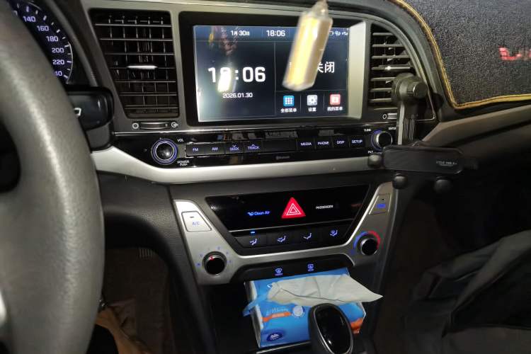 Used Hyundai Elantra (6th Generation / Lingdong) 2016 1.6L Automatic ZhiXuan – Elite Version Audio And AC Panel