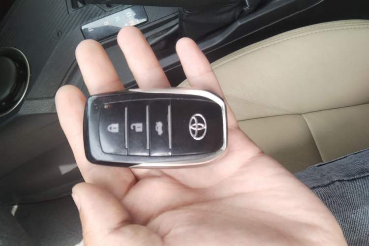 Used Toyota RAV4 2015 2.0L CVT Two-Wheel Drive Fashion Edition