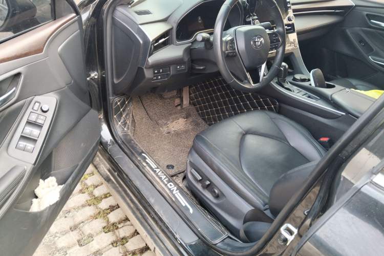 Used Toyota Avalon 2019 2.0L Luxury Edition China VI Standard Driver Seat