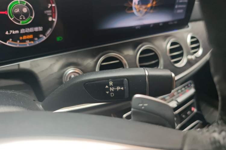 Used Mercedes-Benz E-Class 2017 E 200 L Sport 4MATIC Gear Lever