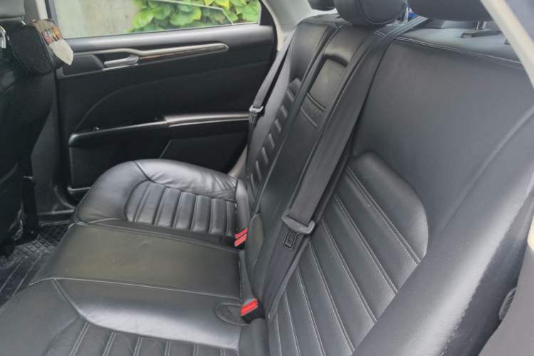 Used Ford Mondeo 2013 2.0L GTDi 200 Fashion Edition Left Rear Seat