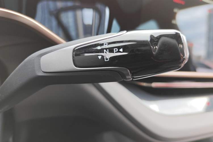 Used Hongqi EH7 2024 690 Pro Gear Lever