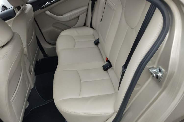 Used Roewe 360 2015 1.5L Automatic Luxury Edition Left Rear Seat