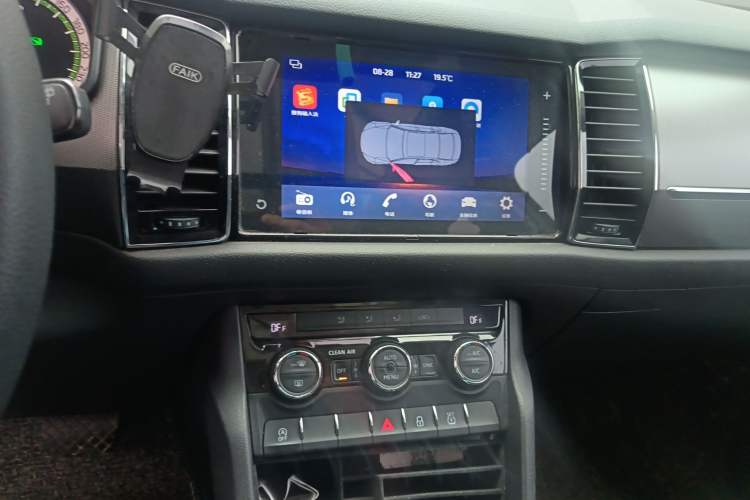 Used Skoda Kodiaq 2018 Facelifted TSI330 5-Seater Two-Wheel-Drive Comfort Edition Audio And AC Panel