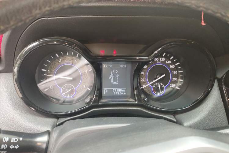 Used JMC Yusheng S350 2016 2.4T Automatic 2WD Diesel Luxury Version with Sunroof 7 Seats
