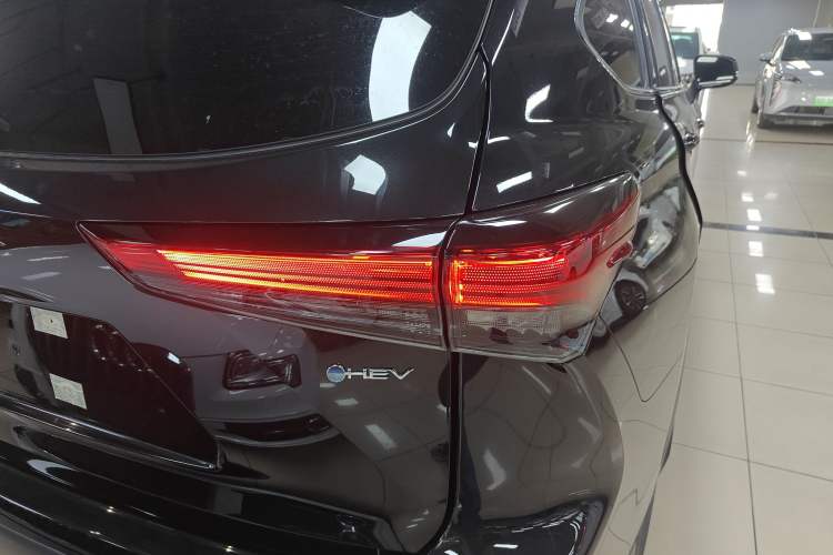 Used Toyota Highlander 2026 Model 2.5L Intelligent Electric Hybrid Dual-Engine Two-Wheel-Drive Elite Edition 7-seater Right Rear Taillight