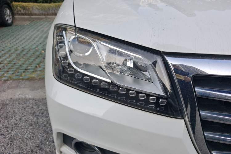 Used Haval H2 2018 Chuanxiang Edition Red Badge 1.5T Manual Two-Wheel Drive Fashionable Model Right Front Headlight