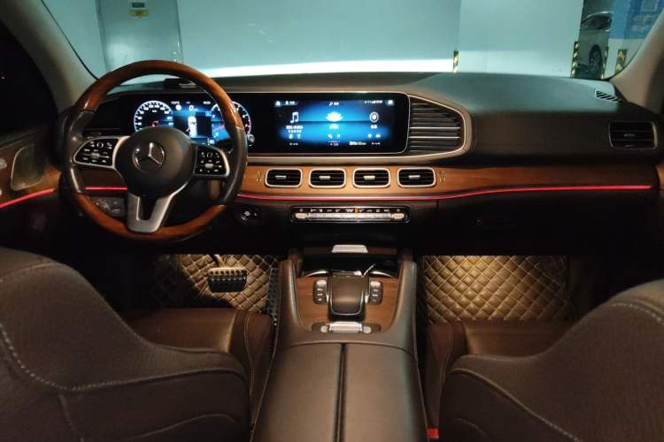 Used Mercedes-Benz GLS 2020 GLS 450 4MATIC Luxury Model Center Console