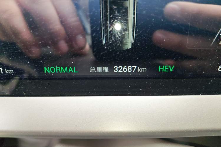 Used Denza D9 2022 DM-i 970 Four-Wheel Drive Flagship Model Odometer Close Up