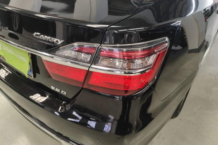 Used Toyota Camry 2016 2.5G 10th Anniversary Deluxe Navigation Edition Right Rear Taillight