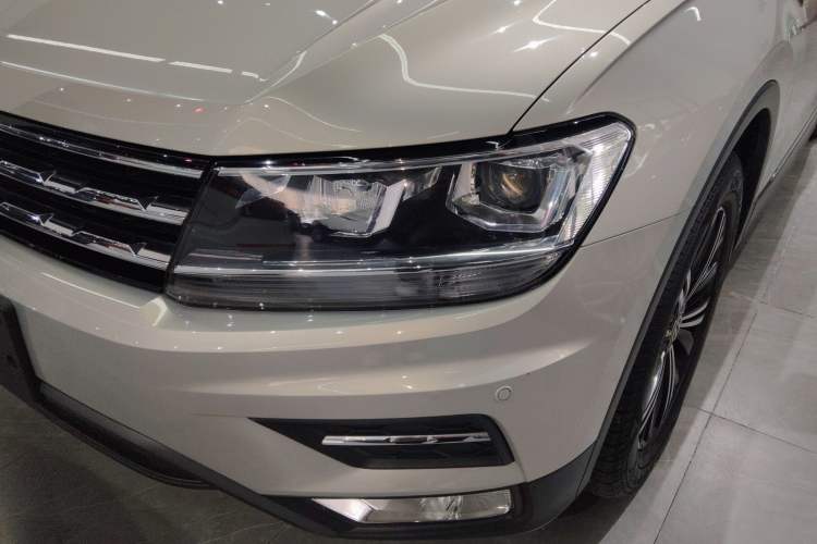 Used Volkswagen Tiguan L 2019 330TSI Automatic Two-Wheel Drive Panoramic Comfort Edition China VI Standard
