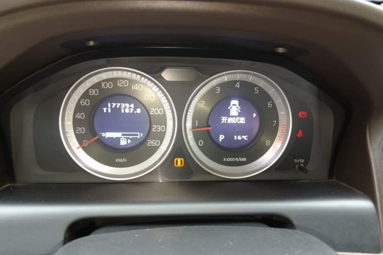 Used Volvo XC60 2011 2.0T ZhiZun Edition Instrument Cluster