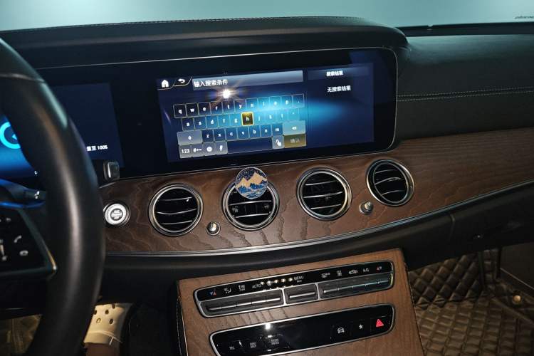 Used Mercedes-Benz E-Class New Energy 2021 E 350 e L Plug-in Hybrid Sedan Audio And AC Panel