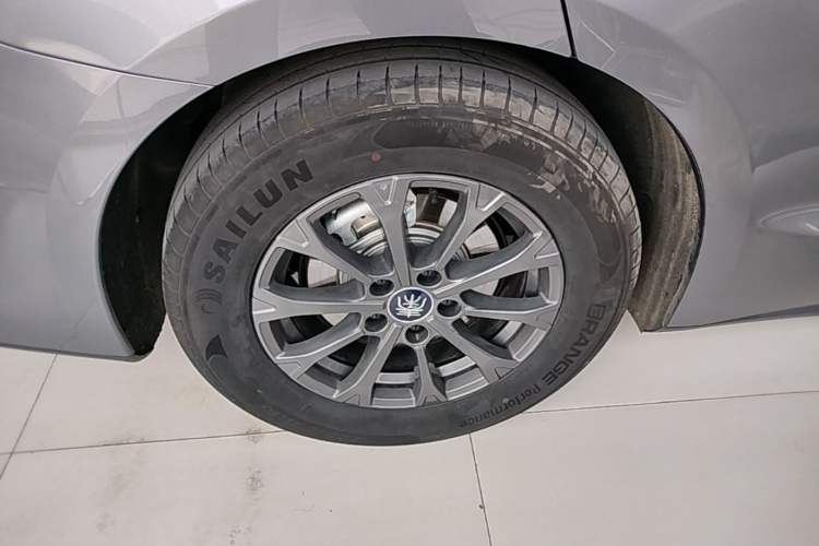 Used BYD Qin L 2025 DM-i Smart Drive 80KM Leading Model Right Rear Wheel Hub
