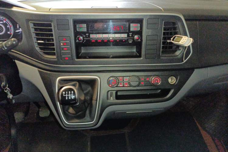 Used SAIC MAXUS Xintu V80 2023 2.0T Manual Classic Aoyuntong Power Version Short Wheelbase Mid-Height 5/6-Seater