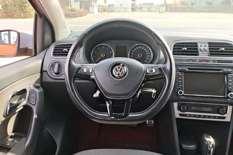Used Volkswagen Polo 2014 1.6L Cross Polo Automatic Steering Wheel