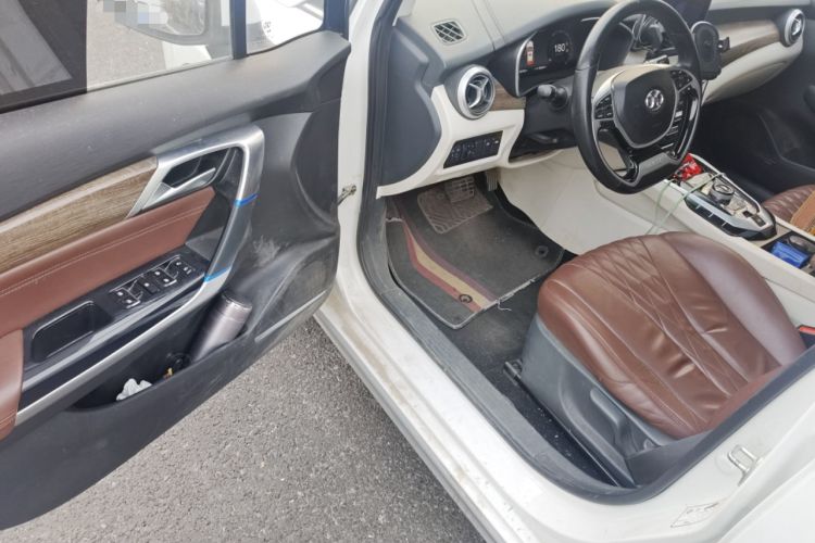 Used BAIC Beijing EU5 2018 R500 Smart Wind Edition