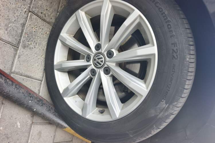 Used Volkswagen Magotan 2018 330TSI DSG Advanced Model Right Front Wheel Hub