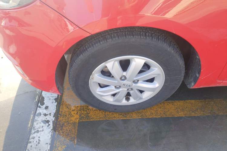 Used Kia K2 2015 Sedan 1.4L Automatic GLS Left Front Wheel Hub