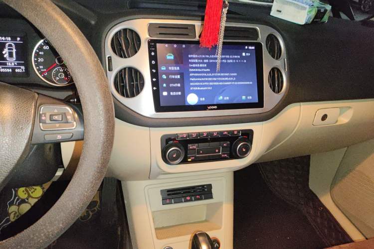 Used Volkswagen Tiguan 2012 2.0 TSI Automatic All-Wheel Drive Flagship Edition Audio And AC Panel