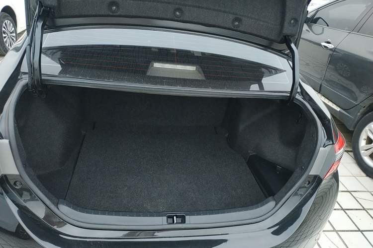 Used Toyota Corolla 2017 Revised Version 1.2T S-CVT GL Trunk