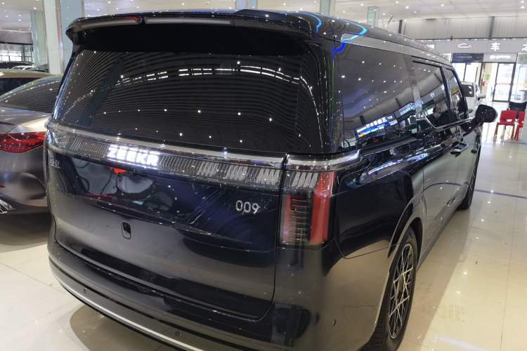 Used Zeekr 009 2024 7-Seater Walk-Through Version Four-Wheel Drive 108 kWh