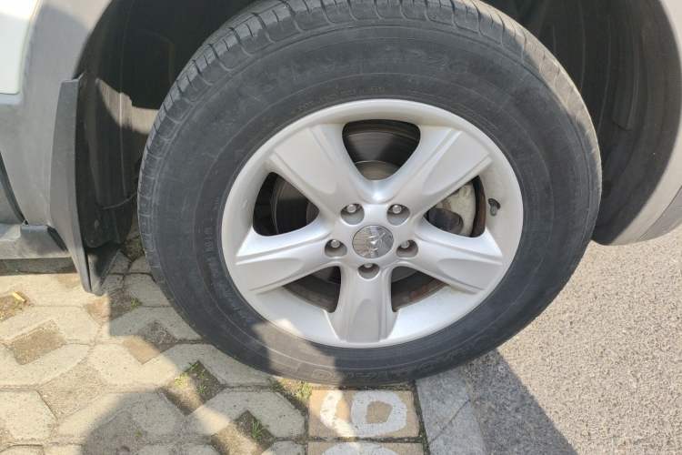 Used Haima S5 2014 1.6L Manual ZhiLe Model Right Front Wheel Hub