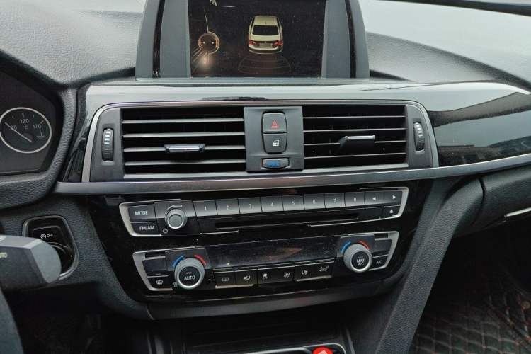 Used BMW 3 Series 2017 318i Fashion Model
