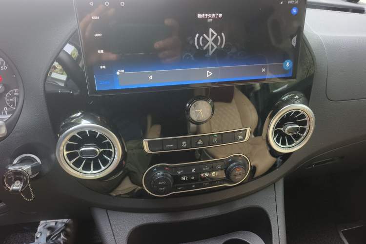 Used Mercedes-Benz Vito 2018 2.0T Elite Version 7 Seats China VI Emission Standard
