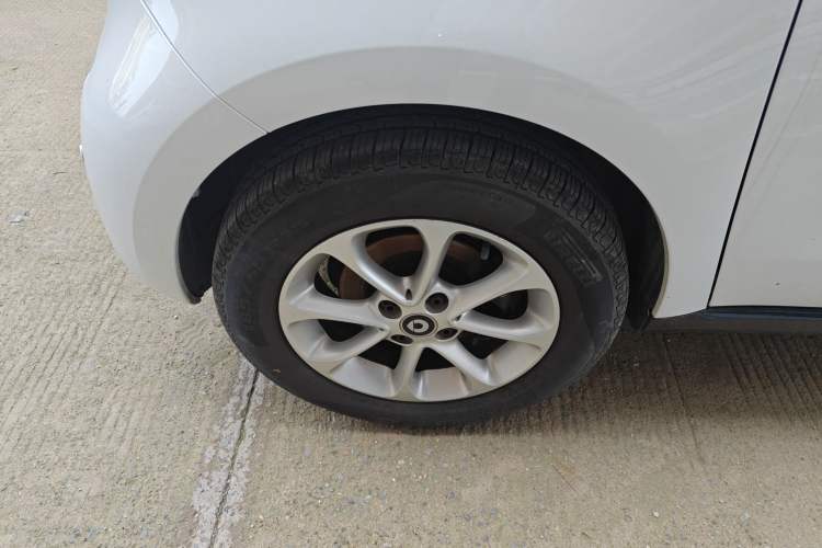 Used smart forfour 2016 1.0L 52 kW Dynamic Edition Exterior 4