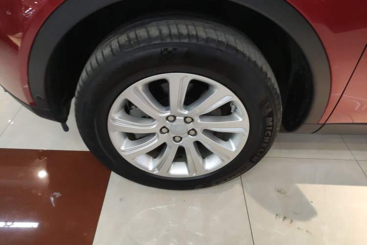 Used Land Rover Discovery Sport 2018 240 PS SE Version Exterior 4