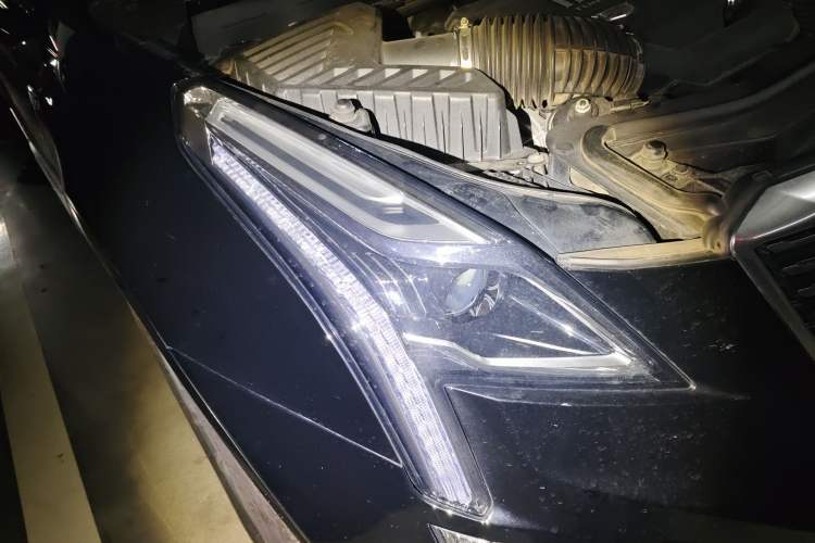 Used Cadillac XT5 2020 Revised Version 28T Luxury Edition Right Front Headlight