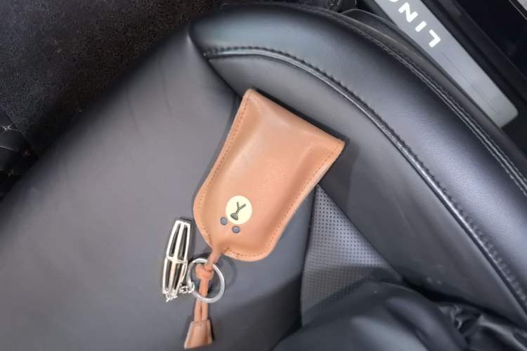 Used Lincoln MKC 2017 2.0T Two-Wheel Drive Deluxe Edition Vehicle Key