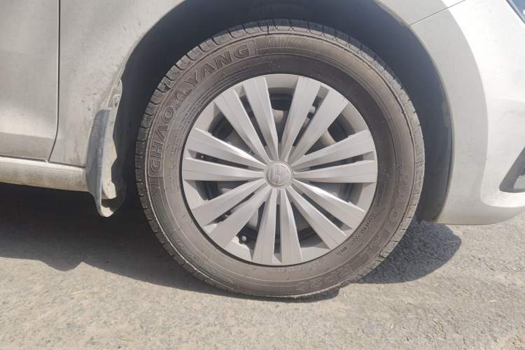 Used Volkswagen Santana 2019 1.5L Manual Fashion Edition China VI Standard Right Front Wheel Hub