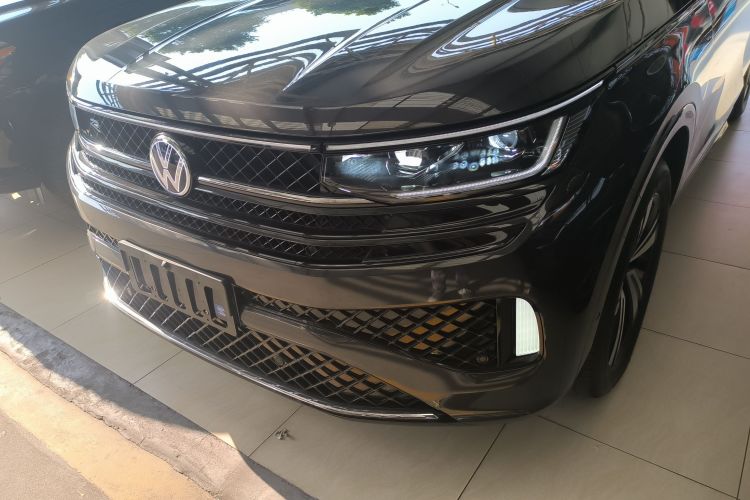 Used Volkswagen Tavendor 2024 Facelifted 380TSI All-Wheel Drive R-Line Cruise Premium Edition
