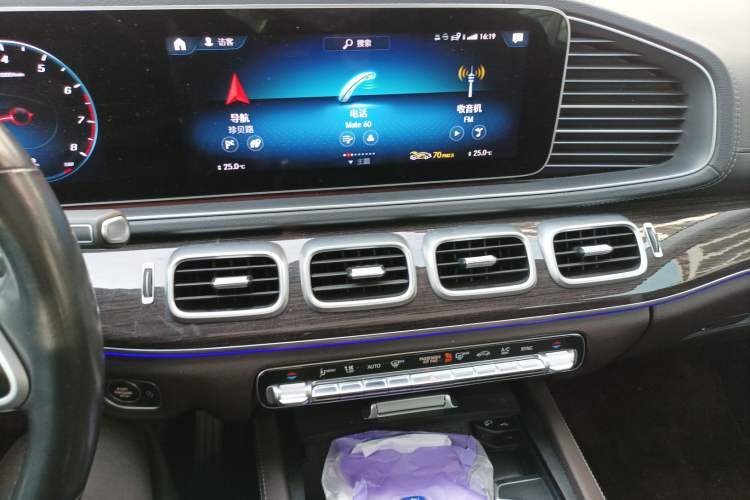 Used Mercedes-Benz GLE 2021 GLE 350 4MATIC Stylish Model Audio And AC Panel