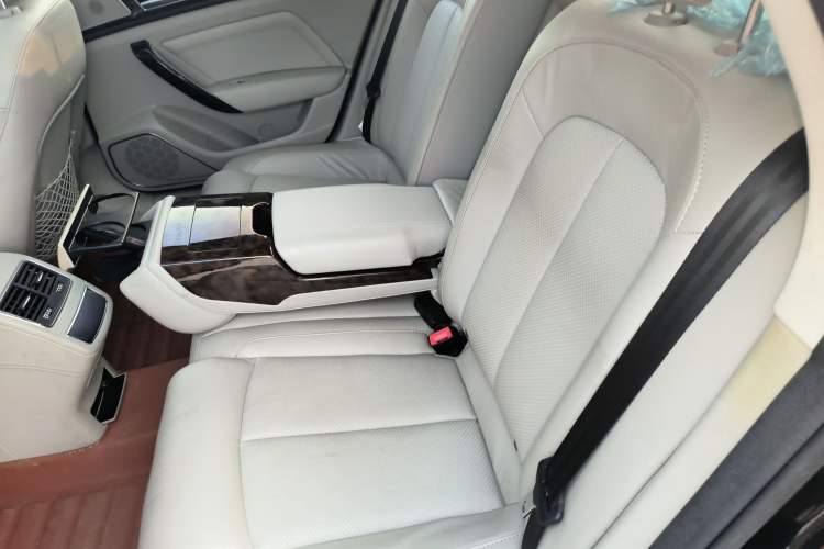 Used Zotye Z700 2016 1.8T DCT Elegant Version Left Rear Seat