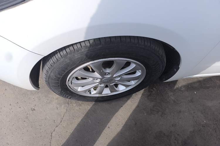 Used Kia K3 2015 1.6L Manual GL Left Front Wheel Hub