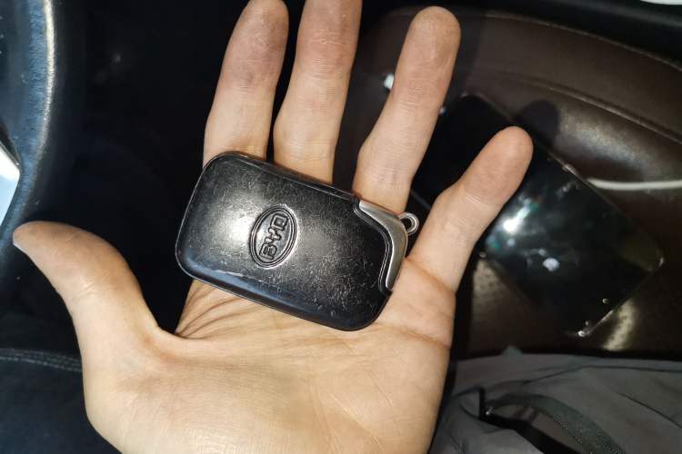 Used BYD Tang New Energy 2015 2.0T Four-Wheel-Drive Flagship Model
