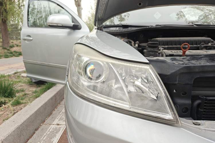 Used Skoda Octavia 2012 1.6L Automatic Yijun Edition Right Front Headlight